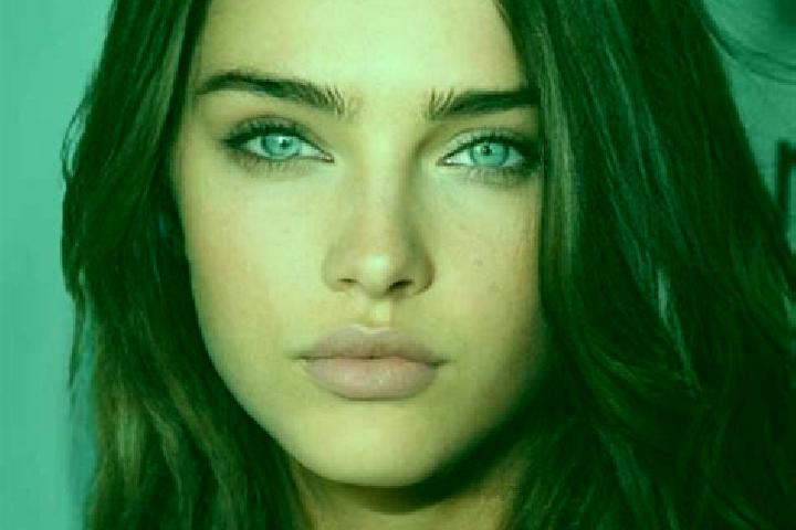 Elizabeth, 30, a brunette grey-eyed mixed companion based in Beaulieu-sous-la-Roche. Offering Deep French Kissing, Travel Companion, GFE. Available for incal...