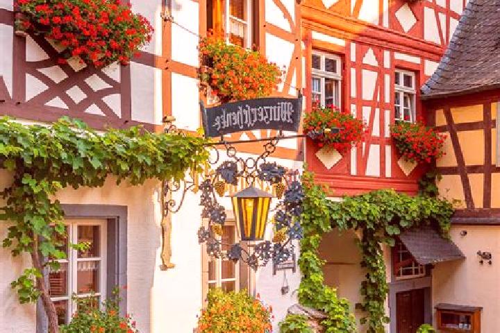 Elizabeth, 30 — Escort in Berg, Germany