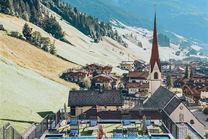 Elizabeth, 30 — Escort in Kaltenbach, Austria