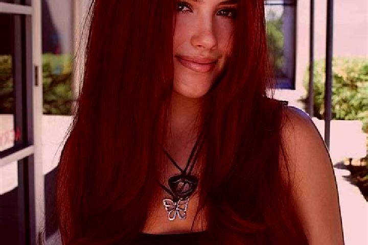 Elizabeth, 31, a auburn dark-eyed latina companion based in Batrina. Offering Tantra, Roleplay. Available for incall and outcall, day and evening dates.