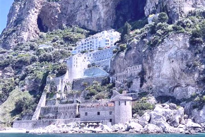 Elizabeth, 32 — Escort in Sant Andrea-Pizzone-Ciamprisco, Italy