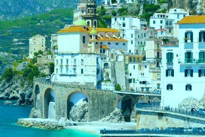 Elizabeth, 32 — Escort in Tuscania, Italy