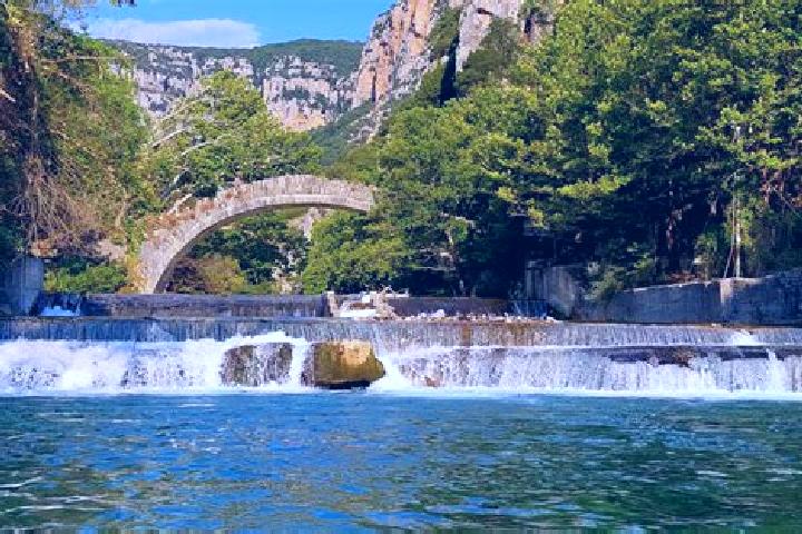 Elizabeth, 32 — Escort in Zagorochoria, Greece