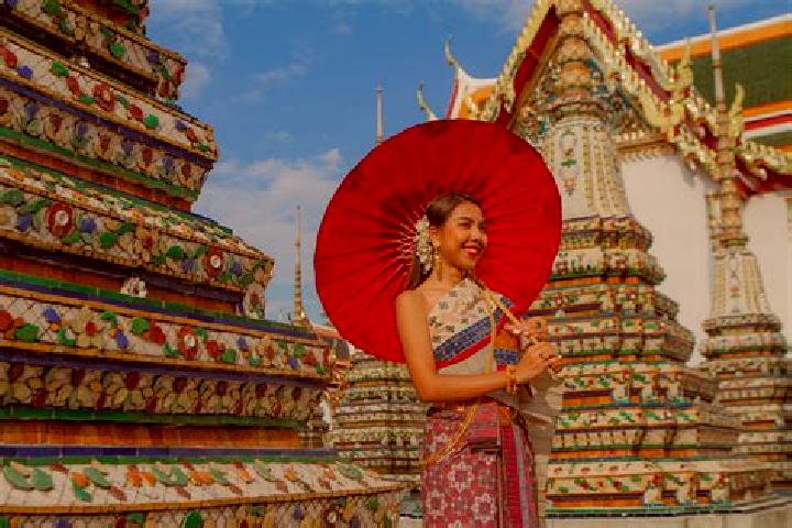 Elizabeth, 33, a blonde amber-eyed asian companion based in Wat Sing. Offering Domination, A-Level, Tantra. Available for incall and outcall, day and evening...