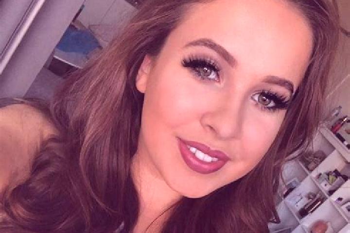 Elizabeth, 33, a brunette amber-eyed caucasian companion based in Striletskyy Kut. Offering Striptease, Dinner Date, CIM, A-Level. Available for incall and o...