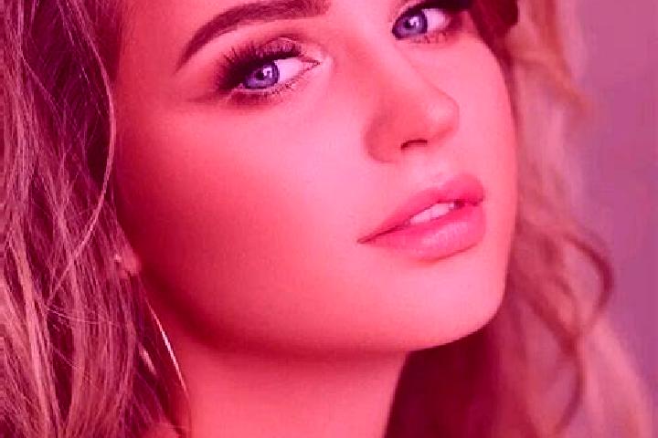 Elizabeth, 33, a dark blonde blue-eyed mediterranean companion based in Serole. Offering BDSM, CIM, Massage. Available for incall and outcall, overnight book...