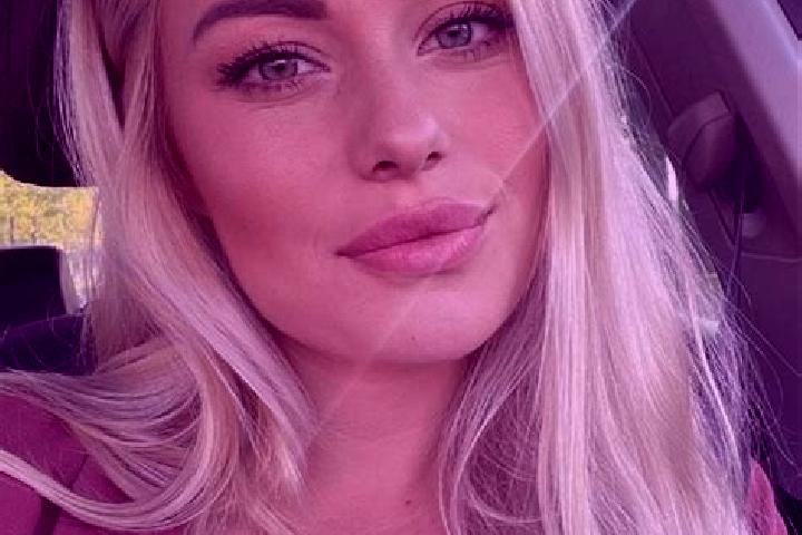 Elizabeth, 33, a dark blonde hazel-eyed caribbean companion based in Pontenure. Offering Girlfriend Experience, Travel Companion, Tantra, Roleplay, Prostate ...