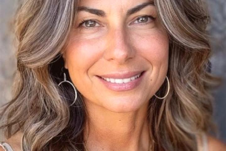 Elizabeth, 34, a brunette grey-eyed caribbean companion based in Bokeelia. Offering Massage, Dinner Date, Tantra, Domination. Available for incall and outcal...