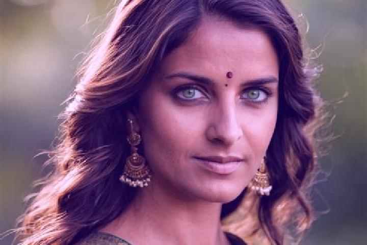Elizabeth, 34, a red green-eyed indian companion based in Bijuri. Offering Massage, Tantra, Couples, Party Girl. Available for incall and outcall, overnight ...