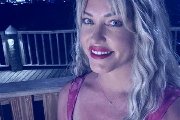 Elizabeth, 34 — Escort in Ellinwood, United States
