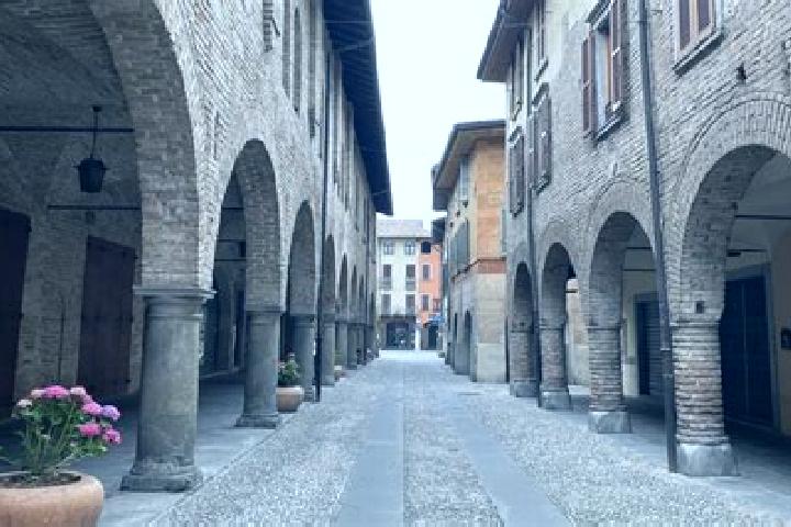 Elizabeth, 34 — Escort in Romano di Lombardia, Italy