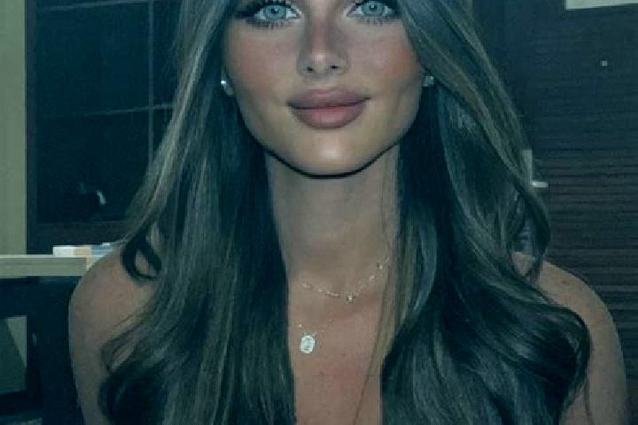 Elizabeth, 35, a brunette dark-eyed european companion based in Fontenais. Offering Prostate Massage, Domination, Deep French Kissing, Erotic Massage. Availa...