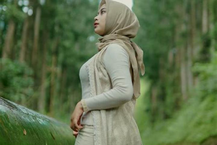 Elizabeth, 35 — Escort in Baturaden, Indonesia