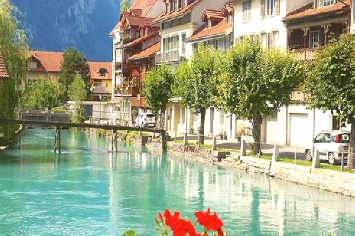 Elizabeth, 35 — Escort in Ferreyres, Switzerland