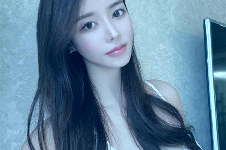 Elizabeth, 35 — Escort in Haokou, China