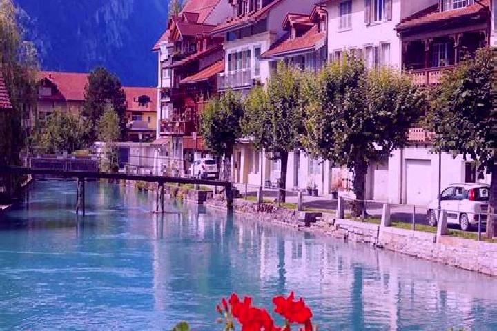 Elizabeth, 35 — Escort in Munsterlingen, Switzerland