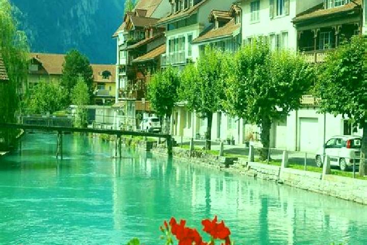 Elizabeth, 35 — Escort in Savigny, Switzerland