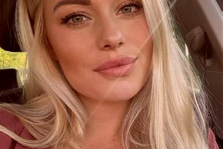Elizabeth, 36, a blonde hazel-eyed latina companion based in Porto Cervo. Offering Party Girl, BDSM, CIM, Girlfriend Experience. Available for incall and out...