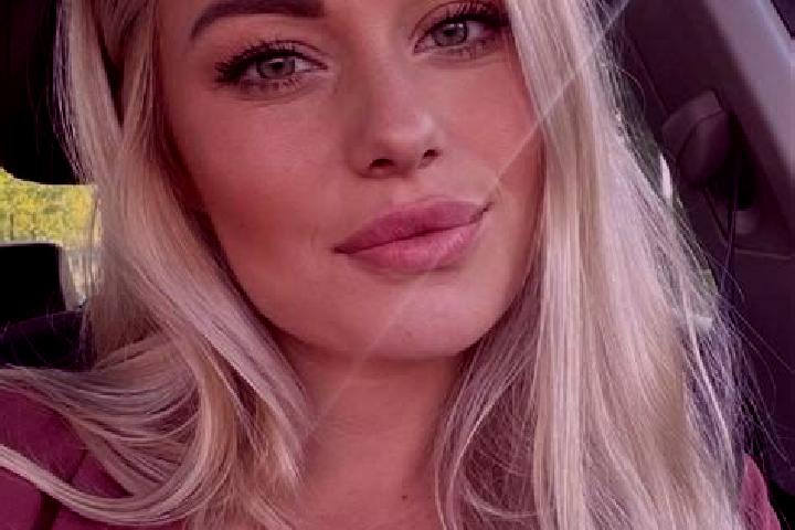 Elizabeth, 36, a blonde hazel-eyed slavic companion based in Rocafort. Offering Striptease, Travel Companion, Prostate Massage, Couples, Deep French Kissing....