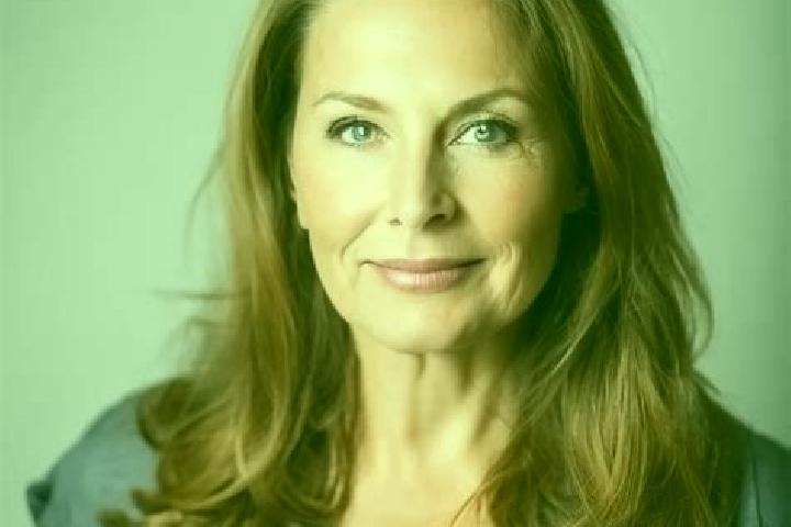 Elizabeth, 36, a chestnut green-eyed caucasian companion based in Laakso. Offering Massage, Fetish, Deep French Kissing, Striptease, Travel Companion. Availa...