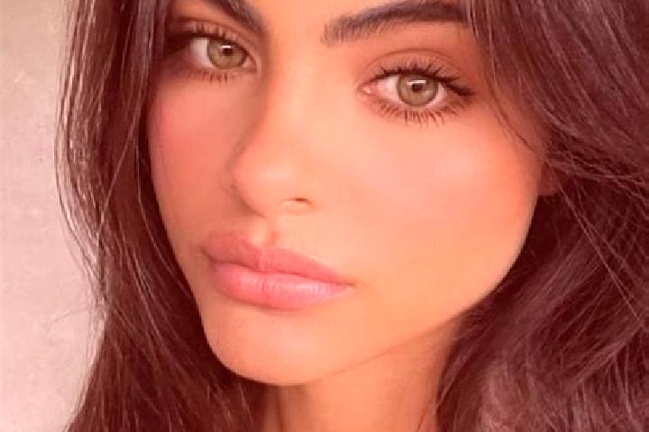Elizabeth, 36, a dark blonde green-eyed latina companion based in Diesdorf. Offering Overnight, A-Level, Erotic Massage, GFE. Available for incall and outcal...