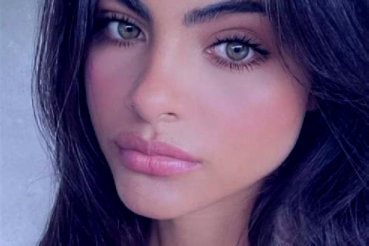 Elizabeth, 36, a red dark-eyed european companion based in Kalibuntu. Offering GFE, CIM. Available for incall and outcall, overnight bookings available.