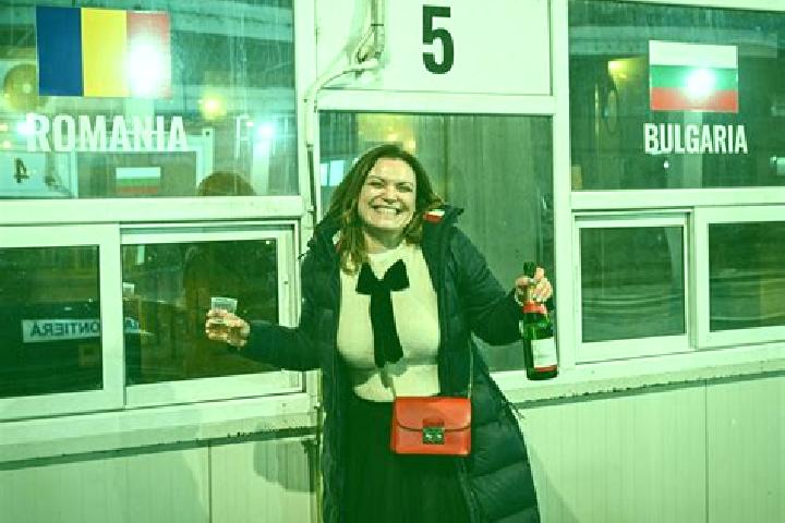 Elizabeth, 36 — Escort in Doboseni, Romania
