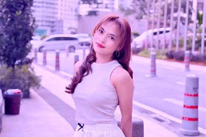 Elizabeth, 36 — Escort in Lamablawa, Indonesia