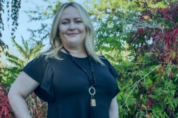 Elizabeth, 36 — Escort in Moyie Springs, United States