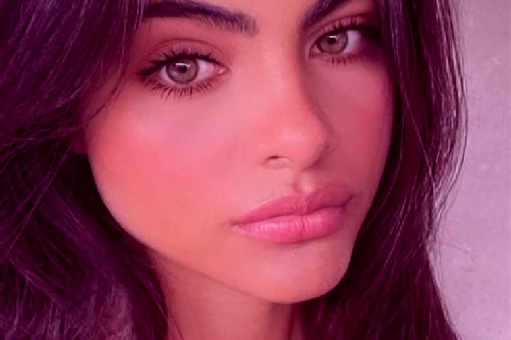 Elizabeth, 37, a brunette green-eyed caucasian companion based in Curugkembar Satu. Offering Travel Companion, Roleplay, BDSM, A-Level, Massage. Available fo...