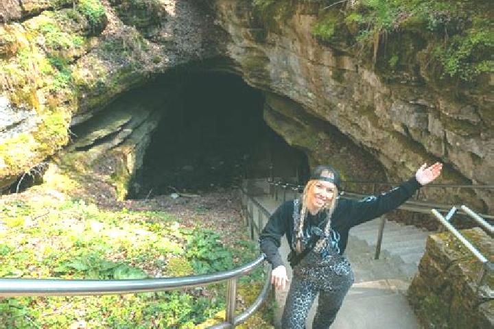 Elizabeth, 37 — Escort in Cave City, United States