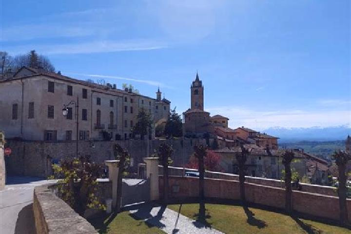 Elizabeth, 37 — Escort in Montaldo Scarampi, Italy