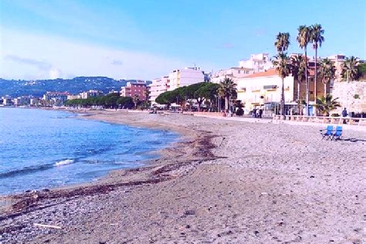 Elizabeth, 37 — Escort in San Bartolomeo al Mare, Italy