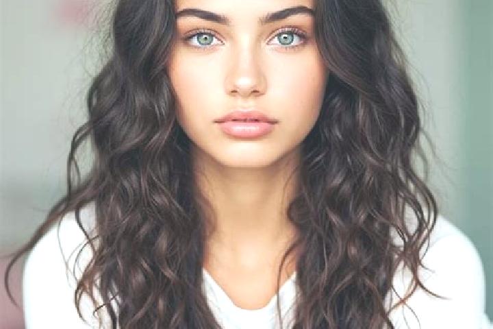 Elizabeth, 38, a brunette green-eyed mediterranean companion based in Goussainville. Offering CIM, Massage, Striptease, Deep French Kissing. Available for in...
