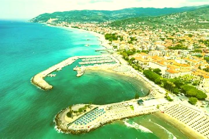Elizabeth, 38 — Escort in Diano Marina, Italy