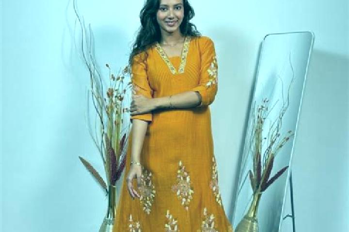 Elizabeth, 38 — Escort in Kesariya, India