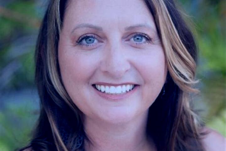 Elizabeth, 38 — Escort in Town n Country, United States