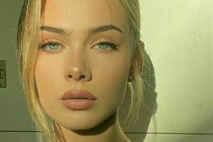 Elizabeth, 39, a blonde grey-eyed european companion based in Arganda. Offering GFE, Duos, Party Girl. Available for incall and outcall, day and evening dates.