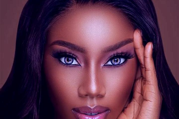 Elizabeth, 39, a chestnut blue-eyed ebony companion based in Pawlowiczki. Offering Dinner Date, Roleplay, Massage, Deep French Kissing. Available for incall ...