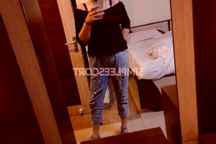 Elizabeth, 39 — Escort in Jalandhar, India