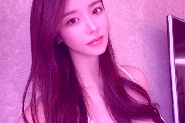 Elizabeth, 39 — Escort in Nanxindian, China