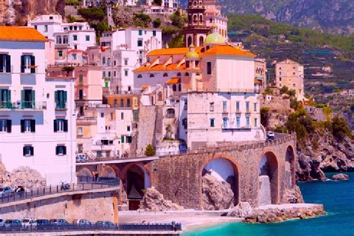 Elizabeth, 39 — Escort in Petrona, Italy