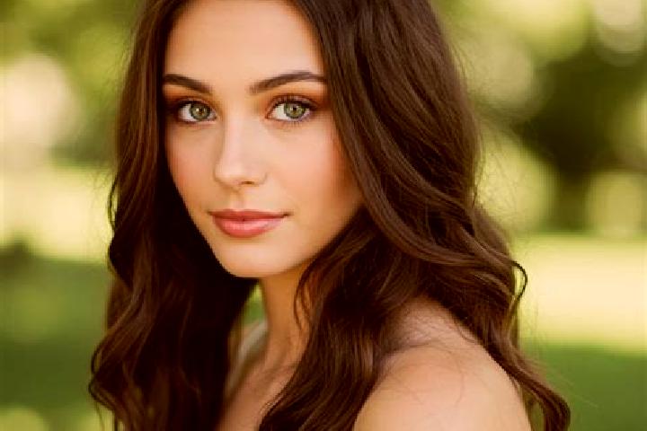 Ella, 20, a black hazel-eyed slavic companion based in Karangwungu. Offering Travel Companion, BDSM, Erotic Massage, Tantra. Available for incall and outcall...