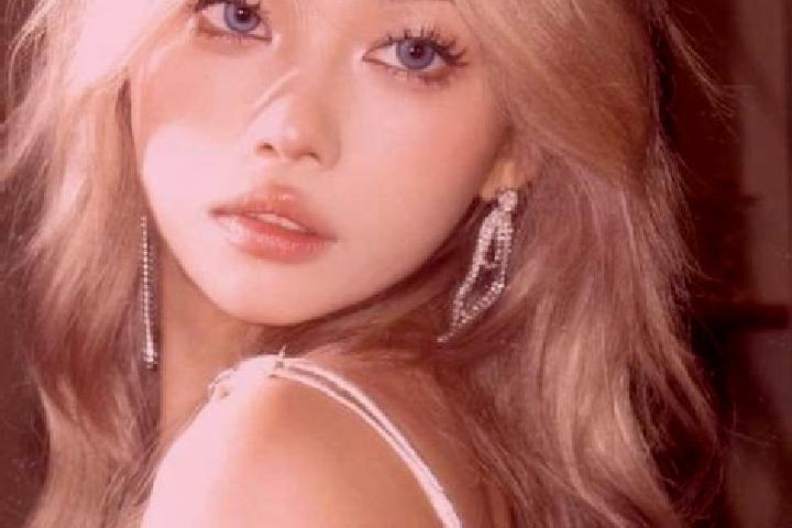 Ella, 20, a blonde blue-eyed asian companion based in Daxing. Offering Roleplay, Party Girl, BDSM. Available for incall and outcall, day and evening dates.