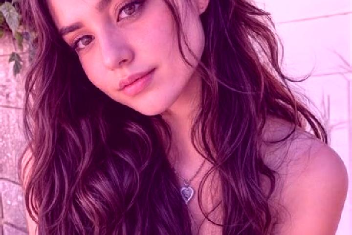 Ella, 20, a red hazel-eyed slavic companion based in Chiotic. Offering Domination, Dinner Date, Roleplay, Party Girl. Available for incall and outcall, day a...