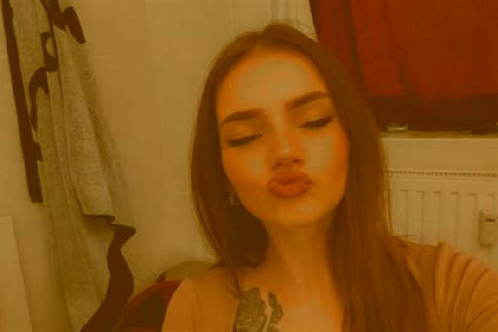 Ella, 20 — Escort in Blievenstorf, Germany
