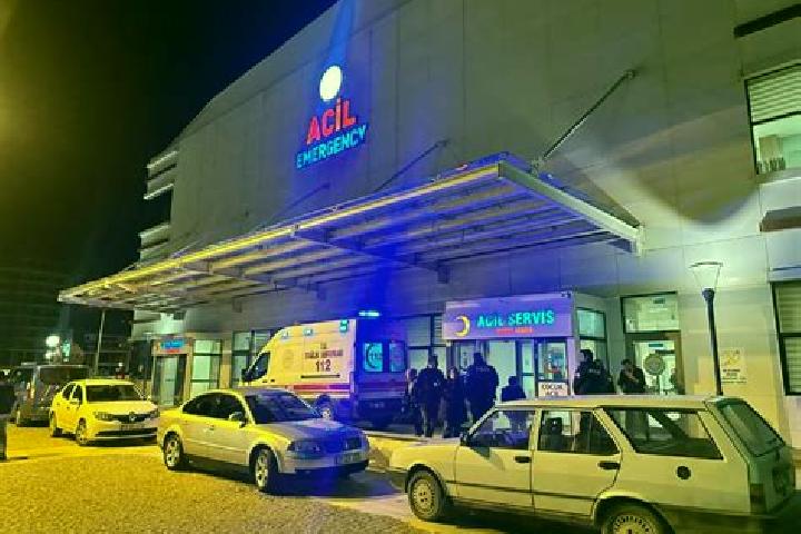Ella, 20 — Escort in Esiroglu, Turkey