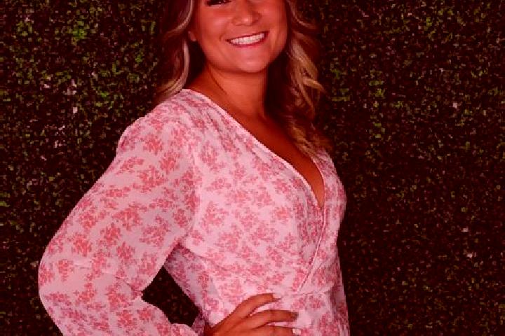 Ella, 20 — Escort in Mercier, Canada