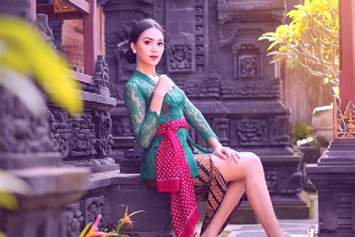 Ella, 20 — Escort in Sorendiweri, Indonesia