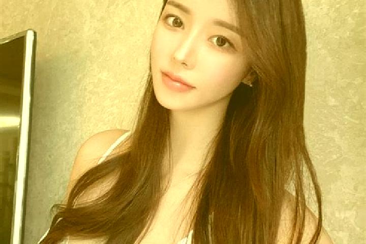 Ella, 20 — Escort in Zhouxin, China